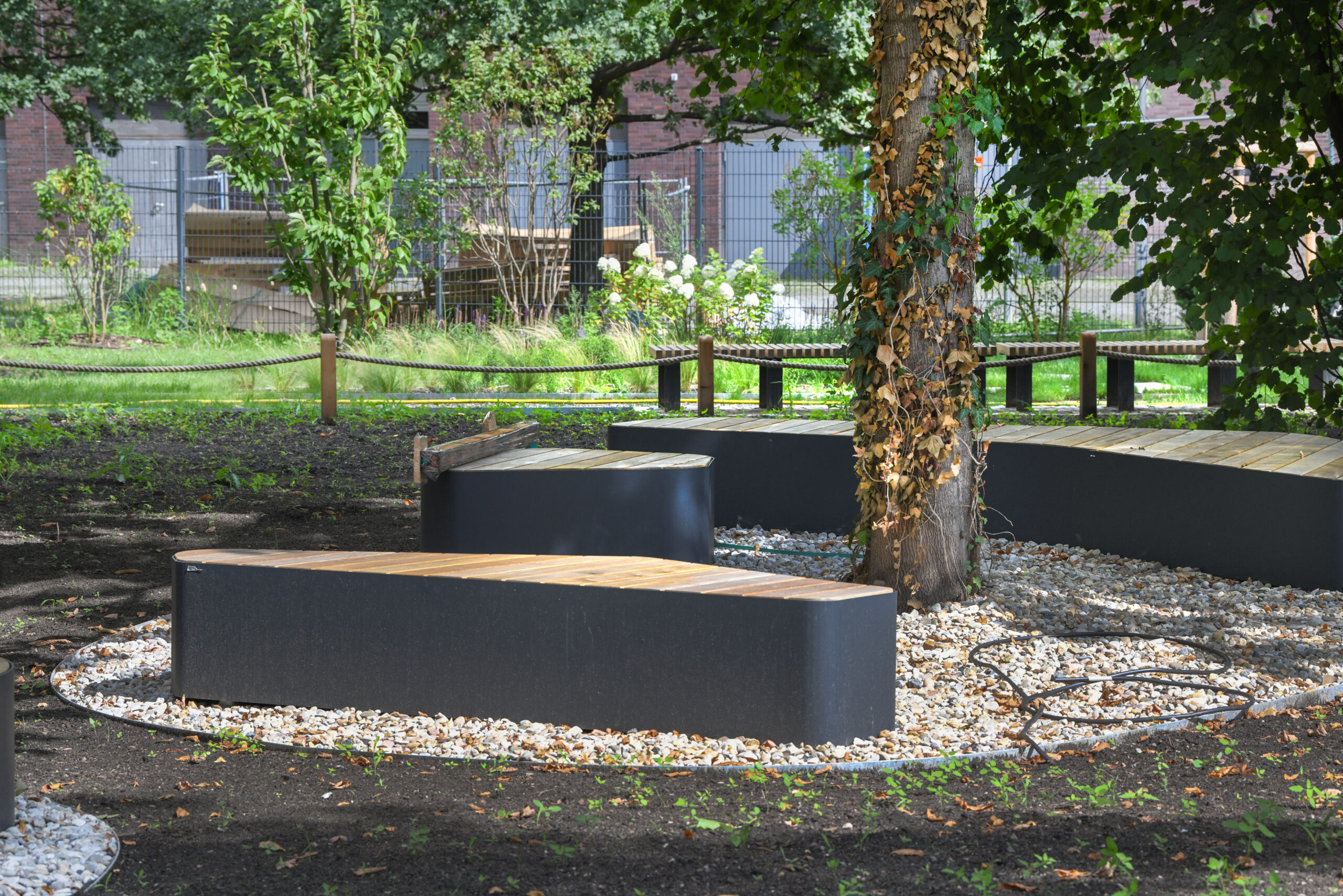 KulturGarten mit Sitzgelegenheiten