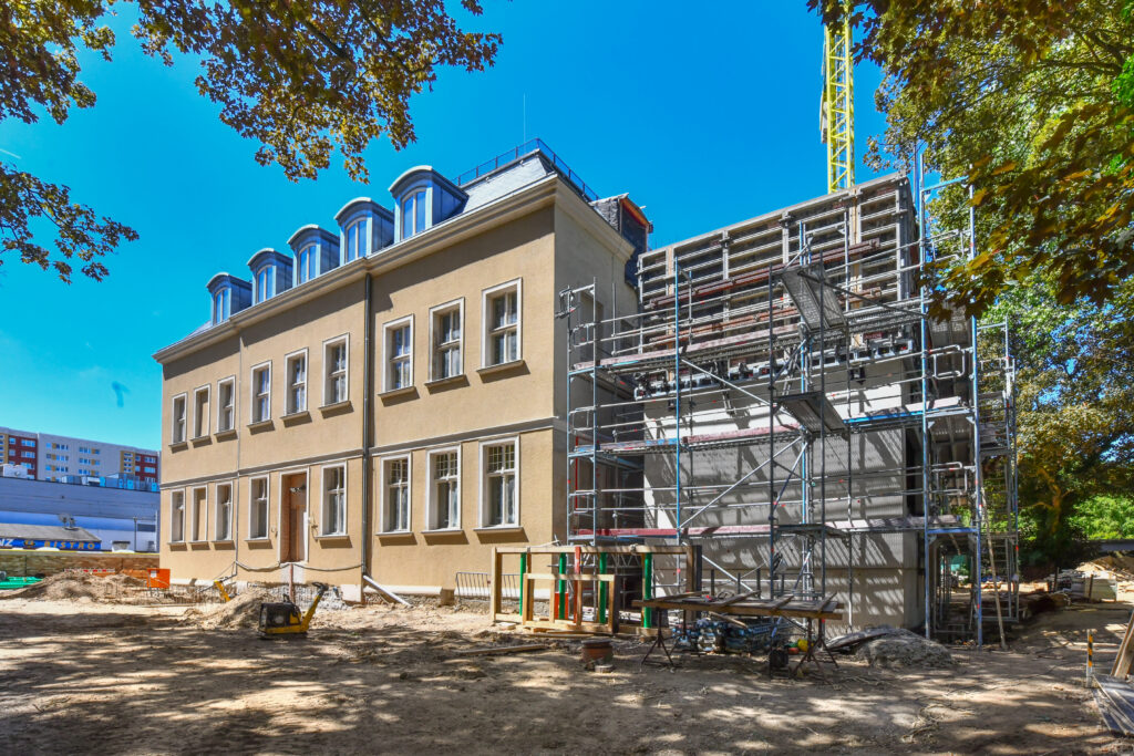 Bild des Anbaus im Bau